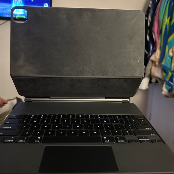 2022 IPad PRO 12.9 Inch 256GB - Picture 2 of 8